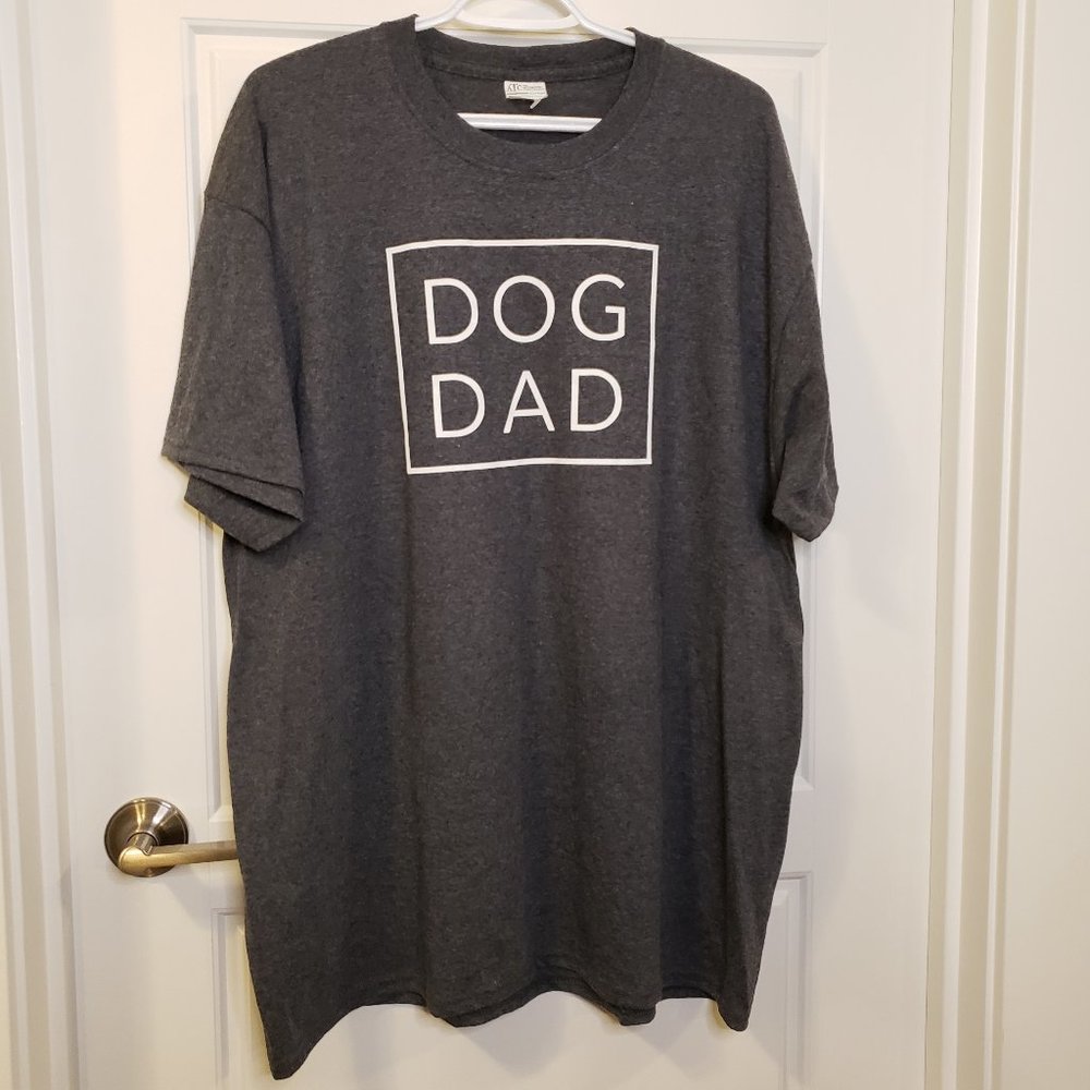The Authentic T-Shirt Company Men's DOG DAD Dark Heather Grey T-Shirt - Size: XL